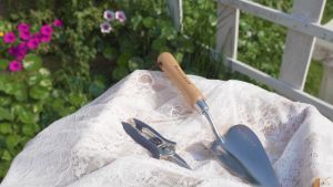 Berry & Bird Precision Pruning Snips - Lightweight and Ergonomic Garden Tool for Trimming Flowers Herbs and Small Plants