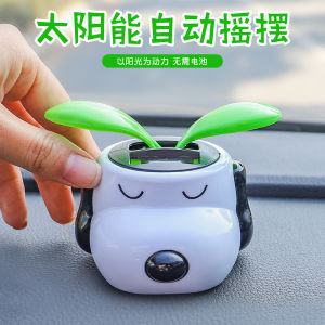 การ์ตูน Snoopy เครื่องประดับรถเขย่าหัวรูปพลังงานแสงอาทิตย์ Swaying อะนิเมะของเล่นเครื่องประดับรถ Figurine Collection Props