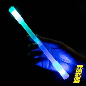 ปากกาควงมีไฟ แถมถ่านให้ฟรี พร้อมกระบอกใส่ ไม่เหมือนใคร สุดแนว หมุนนิ้วง่าย, ถ่วงดี