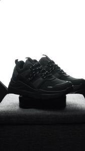 VEYRON BLACK |ManNeedMe x NAZ| Sepatu Sneakers Pria Casual Shoes JAHIT SOL PREMIUM