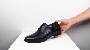 รองเท้าอ็อกฟอร์ดผู้ชายหนัง PU สไตล์เก๋ กันลื่น ระบายอากาศ ใส่สบาย เหมาะสำหรับสำนักงานธุรกิจและชีวิตประจำวัน