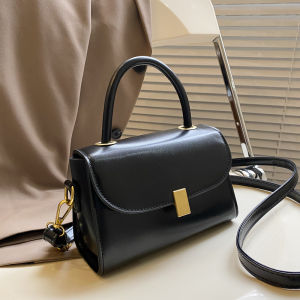 2023 Spring/Summer New All-Matching Womens Bag Small Handbags Ins Retro Minority Fancy Shoulder Messenger Bag Fashion