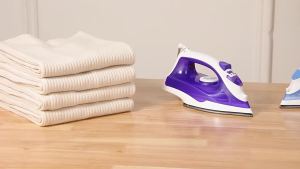 Popular Household Steam and Dry Iron Handheld  Electric Iron Small Portable Ironing Clothes Pressing hines