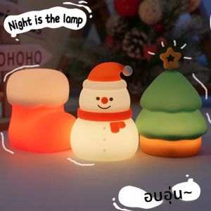 ไฟกลางคืนซิลิโคนรูปตุ๊กตาหิมะ 7 สี ไฟสร้างบรรยากาศแบบสัมผัส ชาร์จซ้ำได้ แขวนได้ ตกแต่งข้างเตียงสำหรับเทศกาลคริสต์มาส