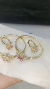 Nhẫn đá hoa cúc đồng đỏ không xi