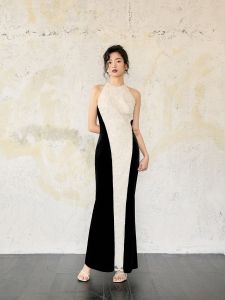 ชุดราตรี Derela สีดำและขาว ชุดราตรีวินเทจ ชุดราตรีวันเกิด ชุดยาวปานกลาง ผ้ากำมะหยี่ แขนกุด คอวี กระโปรงทรงเอ