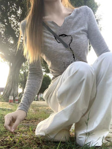 เสื้อยืดคอกลมแขนยาวทรงสลิมฟิตสำหรับผู้หญิง ดีไซน์สีเทา ลายแมว ทรงเข้ารูป เสื้อเชิ้ตแฟชั่นฤดูใบไม้ร่วง