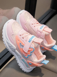 [🚚จัดส่งจากกรุงเทพฯ] รองเท้ากีฬาเด็กเหมาะสำหรับเด็กหญิง 4-13 ปี ด้วยการออกแบบ แผ่นแปะยึดเสื้อผ้า และพื้นผิวตาข่ายที่สะดวกสบายและระบายอากาศ