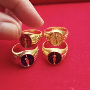 แหวน ไอ้ไข่ ลงยา มี 4 สี แดง เขียว น้ําเงิน และทองล้วน เลือกได้เลยจ้า เนื้อทองเหลืองชุบทอง ปรับขนาดได้ 8-10