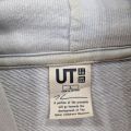 HOODIE UT UNIQLO LIGHT GREY. 