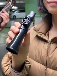 [🔥HOT]Kazoo คาซู่ กีตาร์คาซูแบบพกพาสำหรับมืออาชีพ ง่ายต่อการพกพา ด้วยเชือก ของขวัญที่ยอดเยี่ยมสำหรับงานปาร์ตี้การเดินทาง