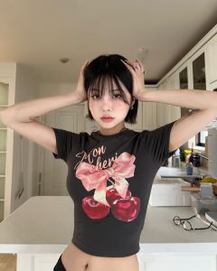 Áo Thun Nữ Cổ Tròn Dáng Ôm Tay Ngắn Mùa Hè in Họa Tiết Hoa Anh Đào Phong Cách Ngọt Ngào Cay Nồng Thời Trang Thường Ngày