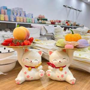 Mâm bồng đựng hoa quả dạng mèo dâng lễ ban Thần Tài