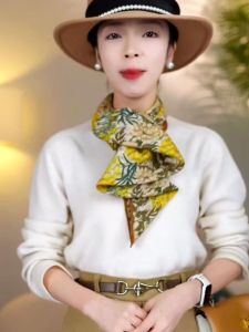 Double-Sided Velvet Scarf Versatile Warmth Artistic Elegance for Women Square Shawl Multifunctional Chinese Style Floral Pattern