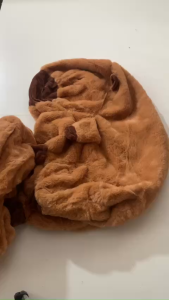 Vỏ Gấu Bông Capy Bara Đeo Hamburger 45cm - Vỏ Gấu Bông Chuột Lang Nước Nâu Cao Cấp HADA Đủ Kích Thước!