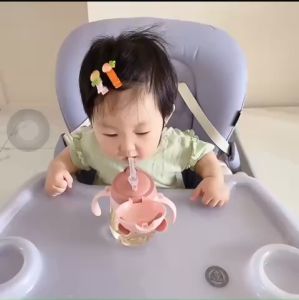 bình đượng nước và sữa dành cho trẻ em