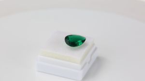 Pear Shape Natural Cut Lab Created Muzo hydrothermal Emerald with Crackes and Inculsions Loose Gemstone for Jewelry DIY Accessories