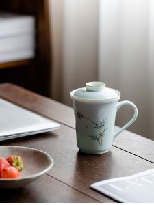Jingdezhen Ceramic Office Cup Tea Cup Tea Water Separation Blue Porcelain with Lid Infusion Water Cup Personal Cup
