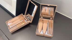 Makeup Brush Set with Mirror - 5-Piece Travel Brush Set for Foundations Powders Concealers and Eye Shadows