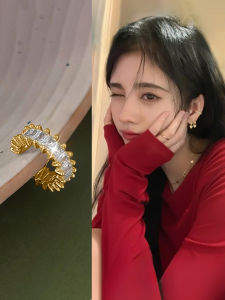 Golden Minimalist Band Earrings Women No Piercing New Cool Elegant High Gloss Bone Clip-On Earrings Luxury Personality Flashing Ear Jewelry