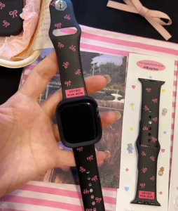 สายสําหรับ smartwatch สาย ซิลิโคน ลาย pink bow Iwatch 11 10 9 8 7 6 SE 5 4 3 2 watch SE size 38/40/41/42(s10)mm 42/44/45/46/49 mm