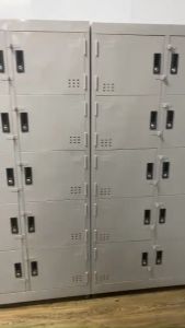 Tủ locker 10 ngăn để đồ nhân viên an toàn có khóa.