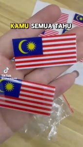 NAMETAG BENDERA MALAYSIA / JALUR GEMILANG PELAJAR SEKOLAH MURID MURID IBU BAPA GURU MALAYSIA SEKOLAH MENENGAH KEBANGSAAN SEKOLAH KEBANGSAAN