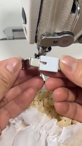 Chân vịt nhún 2 tầng T950 ĐẾ NHỰA lắp cho máy may 1 kim công nghiệp (giá 1 cái)