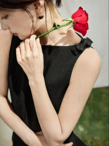 SUSHE | Vintage Bow Shoulder Ruffle Hem Sleeveless Blouse