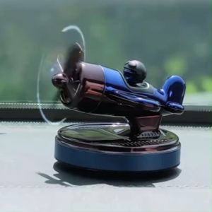 Nước hoa ô tô năng lượng mặt trời hình máy bay phi công