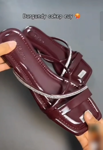 Sandal Wanita Terbaru: Pilihan Nyaman & Kekinian