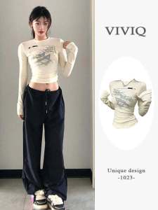 เสื้อยืดแขนยาวพิมพ์ลายตัวอักษรสไตล์อเมริกันสำหรับผู้หญิงในช่วงฤดูร้อน เสื้อเชิ้ตทรงเข้ารูป คอกลม ปกติ ใส่ได้ตลอดทั้งปี