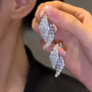 Luxurious Leaf Shaped Full Diamond Womens Earrings Pure Silver Needle Versatile High-End Heavy-Duty Fashion Jewelry Accessories