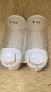 Hộp đựng sữa tắm dầu gội hai ngăn Bình Đựng Xà Phòng Tắm Hộp Đựng Nước Rửa Chén Treo Tường Yigao