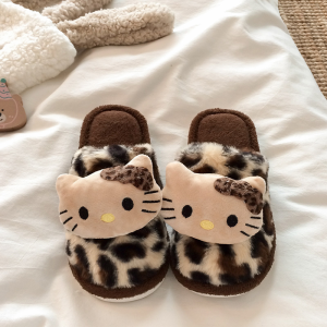 รองเท้าแตะผ้าฝ้าย KT Cat น่ารัก รองเท้าแตะผู้หญิง รองเท้าแตะแบบมีขนแกะ รองเท้าแตะผู้ชาย รองเท้าแตะแบบมีหัวรองเท้า รองเท้าแตะพื้นดิน