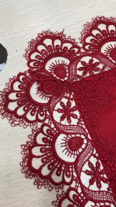 URBAN CURTAIN SHOP CHRISTMAS RED LACE TABLE RUNNER