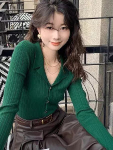 เสื้อคาร์ดิแกนถักคอโปโลทรงสลิมฟิตสำหรับผู้หญิง เสื้อเชิ้ตคอวีแบบสวมสบายสไตล์เกาหลี เสื้อคลุมแฟชั่นฤดูใบไม้ร่วง