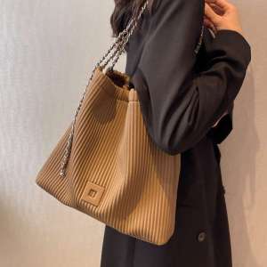 Spring 2023 Casual Large Capacity Tote Bag Commuter Folded Versatile Single Shoulder Bag Fashion Underarm Bag Urban Minimalist Daily Match Triangle Bag