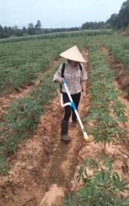 [30L] เครื่องหยอดปุ๋ย เป้หยอดปุ๋ย เครื่องหว่านปุ๋ย ถังใส่ปุ๋ย ถังใส่ปุ๋ยข้าวโพด ไม่ต้องก้มใส่ปุ๋ยอีกต่อไป ถังใส่ปุ๋ย ไม่ต้องก้มให้ปวดหลัง ถังหยอดปุ๋ย รุ่นใหม่ปรับปริมาณปุ๋ย ปรับความยาวด้ามหยอดปุ๋ย