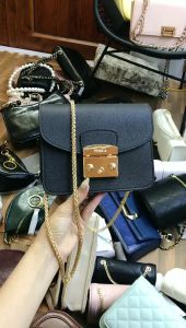 Túi Đeo Chéo Fur. La Khoá Xinh Mạ Vàng Bóng Thanh Lịch Cao Cấp Kèm Thẻ [Fullbox] Size 18cm (Auth Tuồn)
