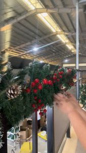 NUVOX DIY Christmas garland complete set  - Prelit Xmas Garlands with Lights Pine Cone Berry Christmas balls Christmas Garlands Battery Powered String Light for  window stairsdoorchristmas garlands decorations 6Ft×10 Inch
