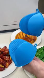 Bộ 2 Miếng Nhấc Nồi Chịu Nhiệt Silicon Living C Găng Tay Cao Su Cách Nhiệt