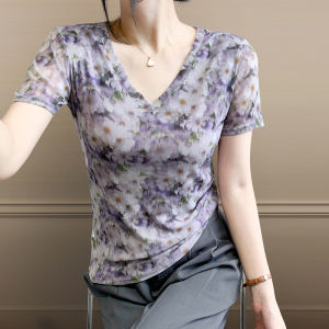 YIMEI YIMEI เสื้อตาข่ายผ้ายืดหยุ่นสูง2025ฤดูร้อนแฟชั่นแขนสั้นพิมพ์ลายแฟชั่นเพรียวบางเสื้อยืดคอวีหรูหรา