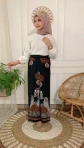 Sarung Batik Rayon Motif Merak | Seragam Coklat