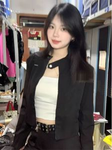 Retro American Black Short Jacket Womens Autumn 2024 Slim Fit High-End Spicy Girl Stand Collar Jacket Top Zipper Closure