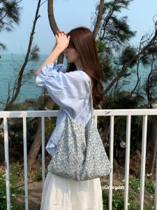 กระเป๋าสะพายข้างผ้าใบพิมพ์ดอกไม้สไตล์เกาหลีขนาดใหญ่สำหรับฤดูใบไม้ผลิและฤดูร้อน กระเป๋าสะพายไหล่เดี่ยวแบบลำลองสำหรับเด็กผู้หญิง กระเป๋าสะพายข้างแบบลำลอง