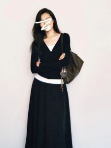 เสื้อคาร์ดิแกนถักคอวีสีดำสำหรับผู้หญิง เสื้อชั้นในสีเข้ม เสื้อคลุมกันหนาวฤดูใบไม้ร่วงและฤดูหนาว เสื้อคลุมกันหนาวแบบสวมหัว แขนยาว ปกติ