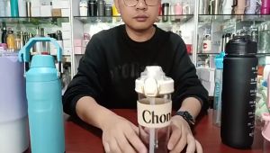 ALAmall แก้วน้ําพลาสติก ความจุ600ml. พร้อมหลอดดูดเเละปลอกแก้ว มีหูหิ้วพกพาสะดวก ขวดน้ำพกพา ดูสวยงาม