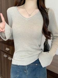 เสื้อชั้นในถักแขนยาวคอวีสีพื้นสำหรับผู้หญิง ฤดูใบไม้ร่วง/ฤดูหนาว สไตล์เกาหลี เสื้อเชิ้ตแขนกระดิ่ง ผ้าฝ้ายผสมโพลีเอสเตอร์