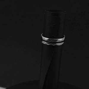 Nhẫn nam vát cạnh sọc đen giữa cực đẹp cao cấp thép không gỉ